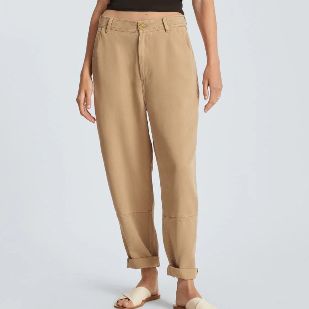 Everlane - Women’s Chino in Buttersoft - Picture 3 of 11